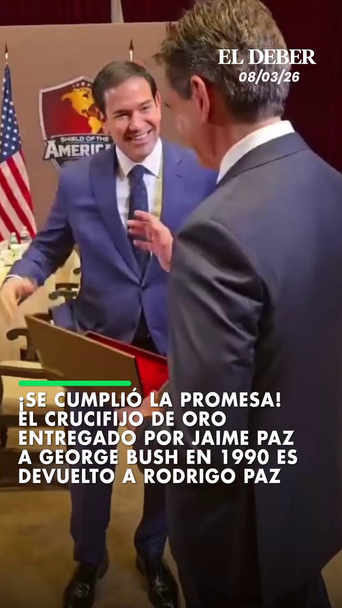 El crucifijo de oro que el expresidente de Bolivia Jaime Paz Zamora entregó en 1990 al entonces mandatario estadounidense George W. Bush regresó a la familia Paz. El pacto establecía que sería devuelto cuando uno de sus hijos llegara a la Presidencia del país. La promesa se cumplió y el secretario de Estado de EE.UU., Marco Rubio, entregó la pieza al actual mandatario. A fines de 2025, Paz había recibido una nota que indicaba que Bush cumplió su palabra. 📌Manténgase informado en #ElDeber #EstadosUnidos #Bolivia #RodrigoPaz #CrucifijoDeOro 📹Dircom