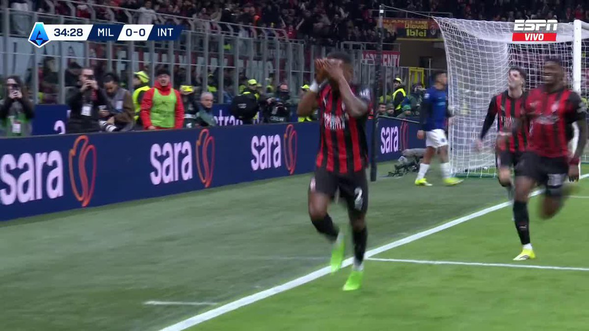 Tremendo zurdazo de Pervis Estupiñán 🇪🇨 para el 1-0 de Milan en el derby della madonnina ante Inter.