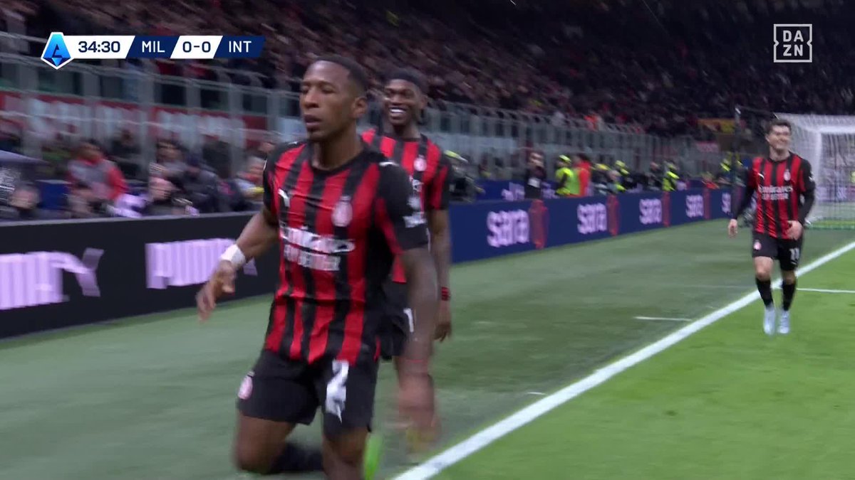 ⚽️ 𝗠𝗔𝗚𝗡𝗜𝗙𝗜𝗤𝗨𝗘 ! LA PASSE LASER DE FOFANA 🇫🇷 ET LA FRAPPE LOURDE D’ESTUPINAN 🇪🇨. 🚀 𝗟’𝗔𝗖 𝗠𝗜𝗟𝗔𝗡 𝗠𝗘̀𝗡𝗘 𝟭-𝟬 𝗗𝗔𝗡𝗦 𝗟𝗘 𝗗𝗘𝗥𝗕𝗬 ! ❤️🖤 🎥 DAZN France