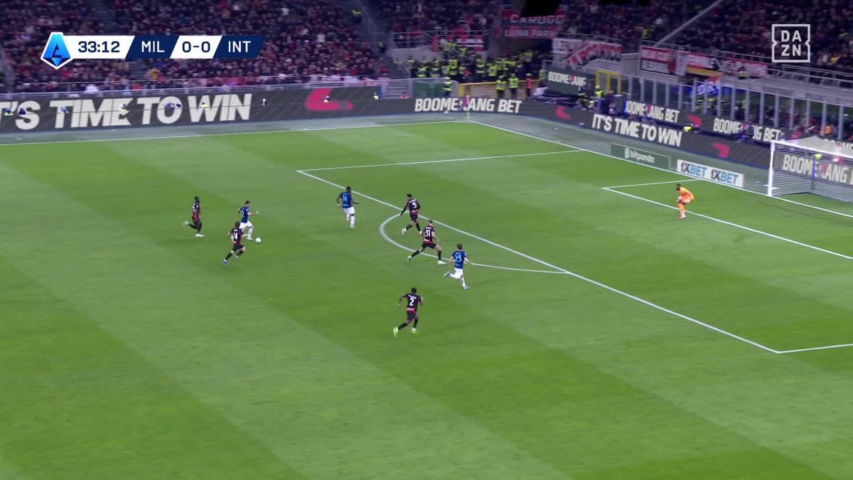 🇫🇷🧤 | Avant le but Milanais, Mike Maignan a été DÉCISIF face à Henrikh Mkhitaryan ! 📲 Suivez la rencontre en direct sur DAZN ! 🇮🇹🏆 #MilanInter