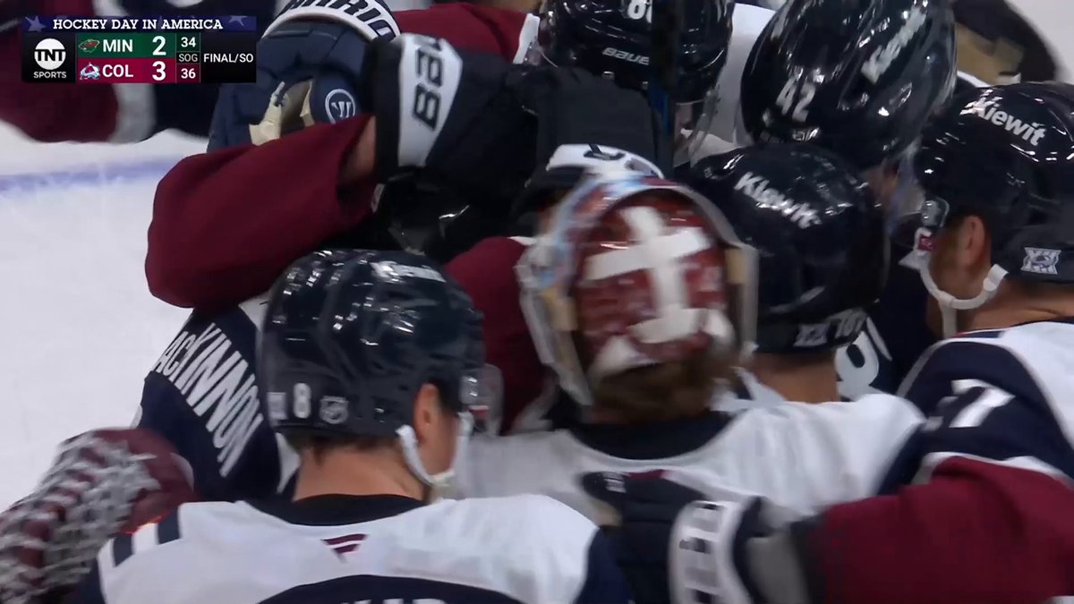 Nathan MacKinnon with the shootout SPEED! ๐จ