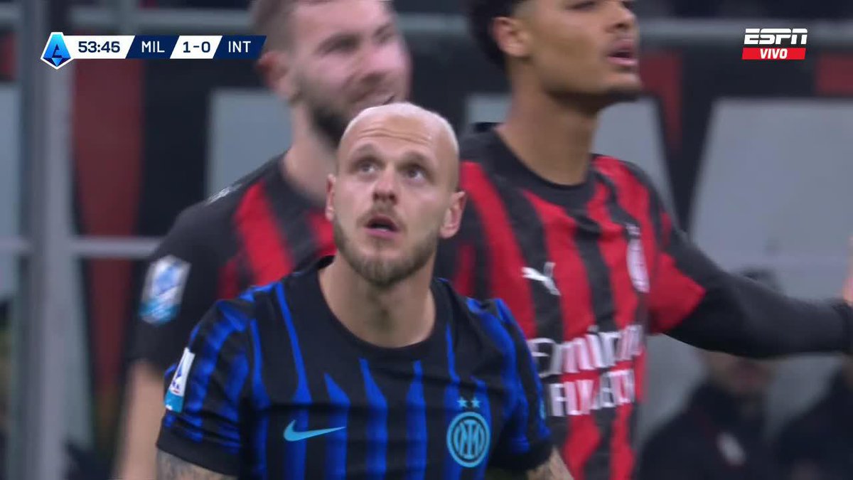 Esto se acaba de errar Dimarco para el Inter. 🇮🇹 Lo frío que es este equipo en los partidos importantes es un caso de estudio.