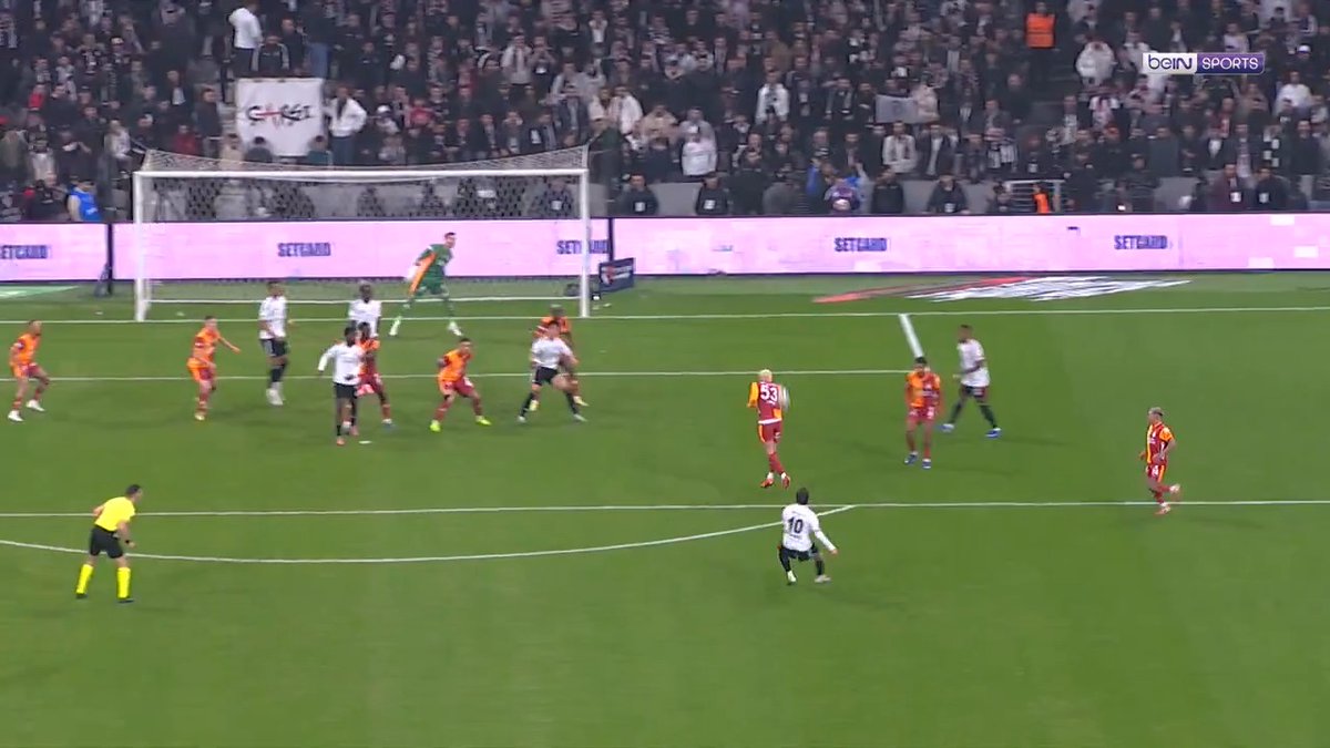 İyi yer tutarsan, çoğu topu uçmadan karşılarsın. Taffarel'i hatırlayın. Ayak kalitesini hatırlarız ama yer tutmasıyla da en iyilerden biriydi. Çoğu topu uçmadan karşılardı.. Uğurcan Çakır komple paket. İyi yer tutar, refleksler güçlü, ayaklar tertemiz..