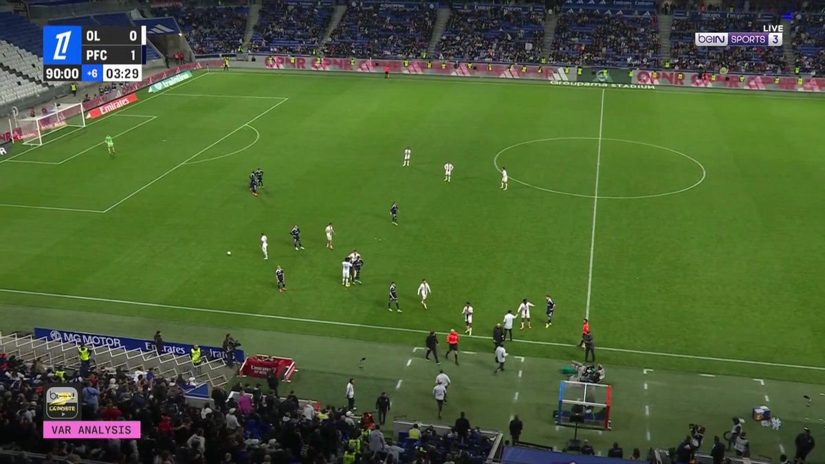 بعد الرجوع لتقنية الـ "VAR "، الحكم يمنح ركلة جزاء لـليون… توليسو ينفذها ببراعة ويحرز هدف التعادل أمام باريس إف سي #الدوري_الفرنسي