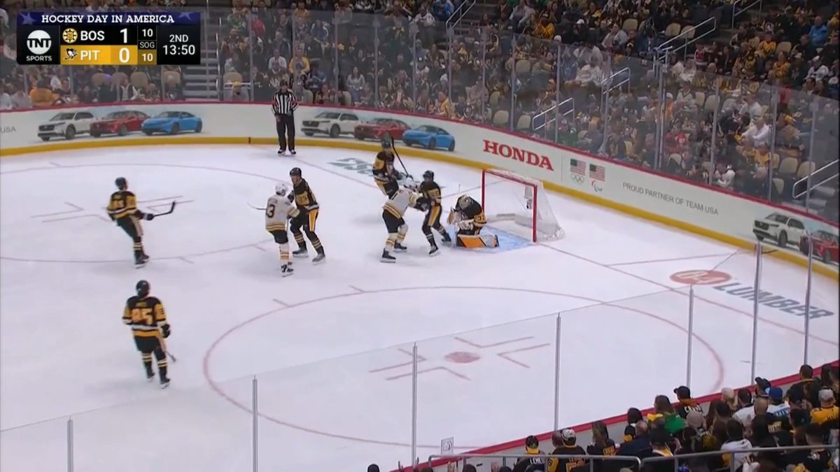 Tanger had to remind 'em not to go near Arty 🚫😡 (via NHLonTNT)