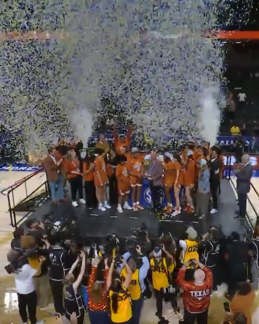 confetti falling never gets old 🤘 #HookEm