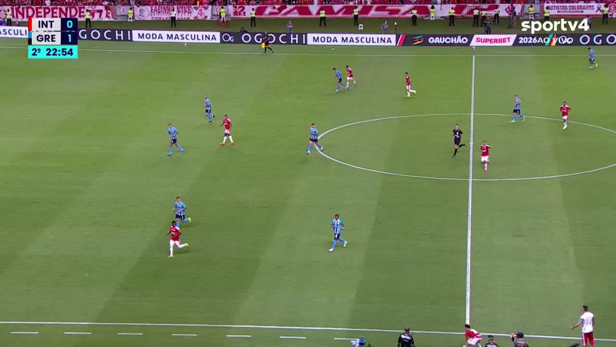 Torcida do Inter indo embora do Beira-Rio durante o segundo tempo. O Grêmio vai levando por 4x1 no agregado. 📽️sportv / ge