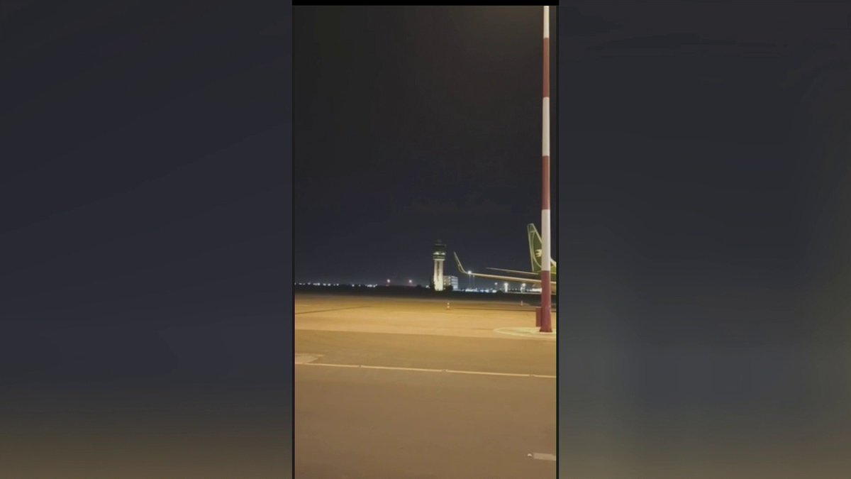 مدير مكتب العربية في العراق ماجد حميد: أصوات انفجارات في محيط مطار بغداد وتحديدا في الجزء العسكري من المطار.. والتحالف الدولي يتصدى لعملية الاستهداف قناة العربية