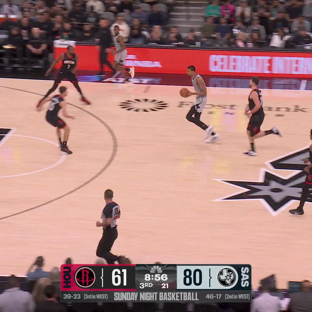 VIC REVERSE JAM AND-1 🤯 📺 NBA on NBC and Peacock, Telemundo