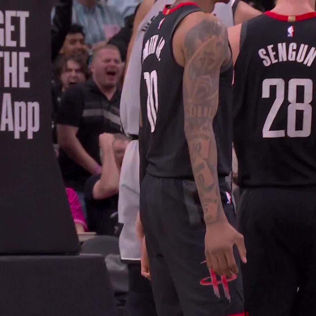 WEMBY WITH THE REVERSE AND-1 SLAM! ARE YOU KIDDING ME?! 📺 NBC and Peacock