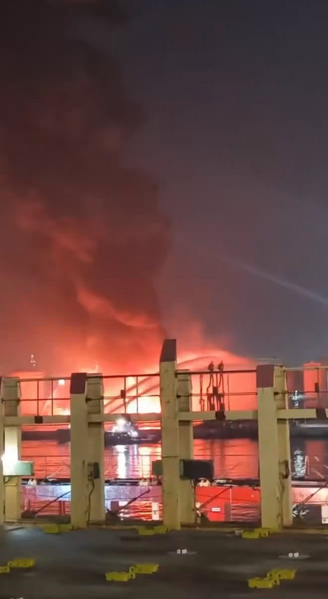 🔴ISRAEL SE HA CONVERTIDO EN UN INFIERNO Según se informa, un ciudadano indio que se encontraba dentro de Israel filmó este video, que muestra incendios masivos y destrucción. Según informes, Irán habría causado daños dentro de Israel que se describen como inimaginables.
