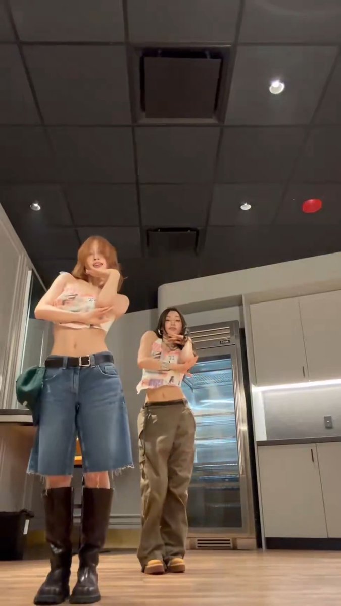 That's a no no🫢 #TWICE #트와이스 #MOMO #모모 #JIHYO #지효