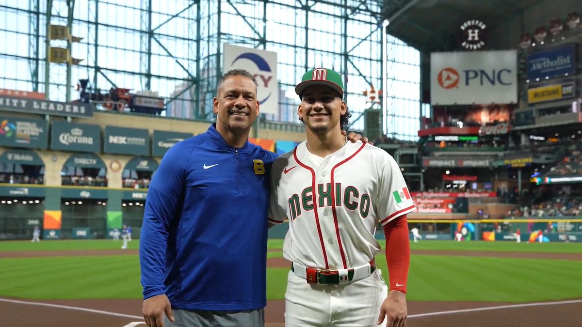 It was a family affair in Houston tonight between Team Mexico outfielder Alek Thomas and his father, Team Brazil strength and conditioning coach Allen Thomas. Dad couldn't hold back the smile when his son homered against his team 🥹