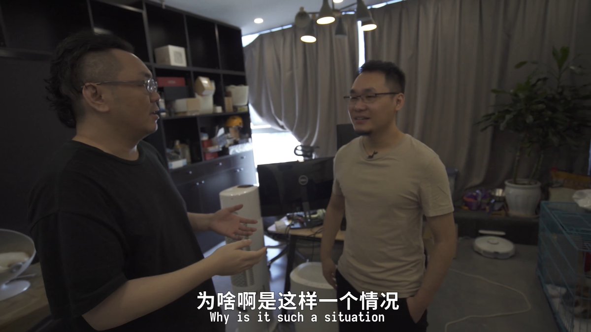 2019年去拍《太吾绘卷》团队前,我以为独立游戏公司都会很穷、很草台。结果他们在昆明很好的写字楼办公,给员工开一线工资。 但最反常识的是:没融资,没发行,几乎只靠 Steam,卖了150万份,老板却还住办公室。 大多数人很少看到爆了之后,为什么还是这么难 #indiegame #gamedev #TheScrollOfTaiwu