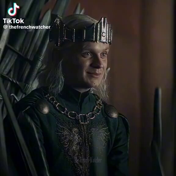 Team Black but I appreciate that Aegon tried to be a good king,just had wrong guidance and mentors.