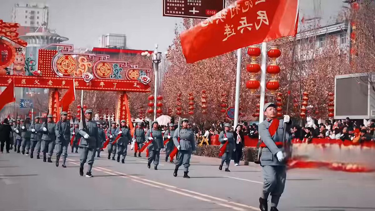 这一刻，人民的警车上，长满了人民的未来
