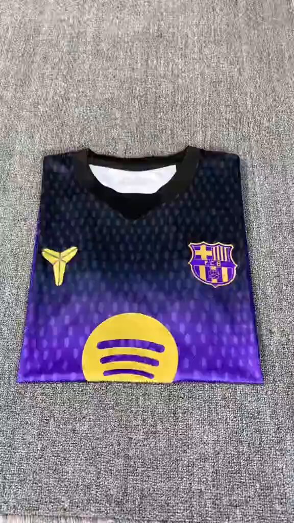 Así podría ser la segunda equipación de Barça para la próxima temporada. A mí me encanta. 😍 ¿Qué os parece a vosotros?
