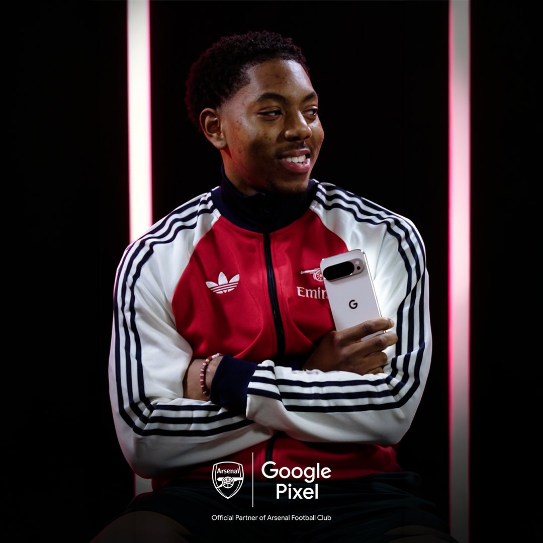 Find out what keeps these three looking forward ⏩ Myles Lewis-Skelly, Gabriel Jesus and Leandro Trossard take on vision boards with the Google Pixel 10 🖼️