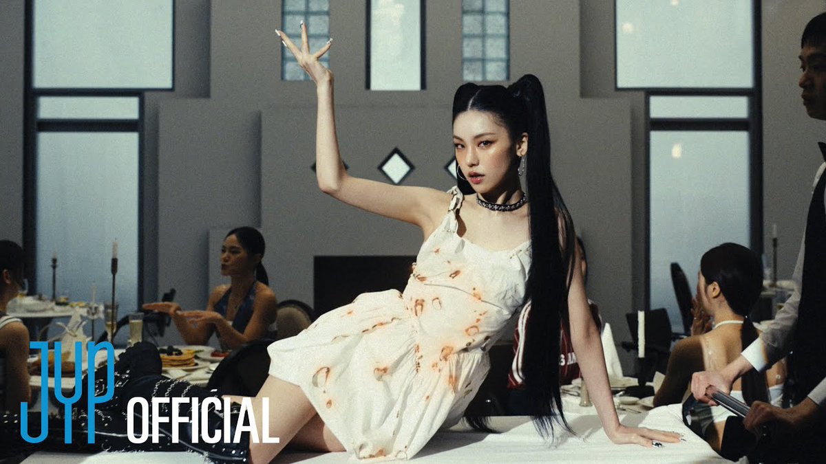 1 year ago today, YEJI debuted as a soloist with her 1st Mini Album ‘AIR’ with the title track of the same name