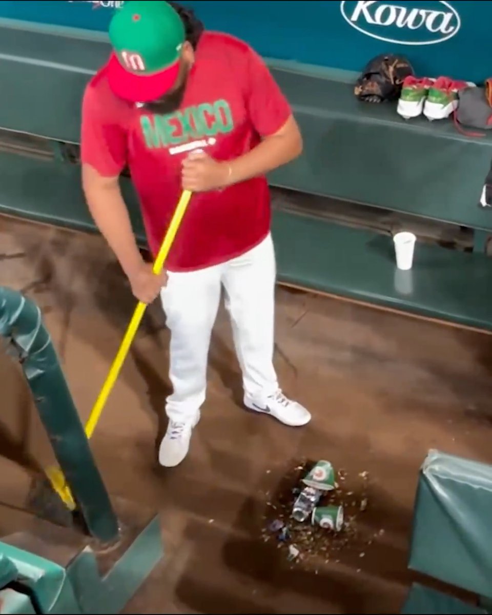 Mexico players stayed back after their win & cleaned up the dugout Massive W