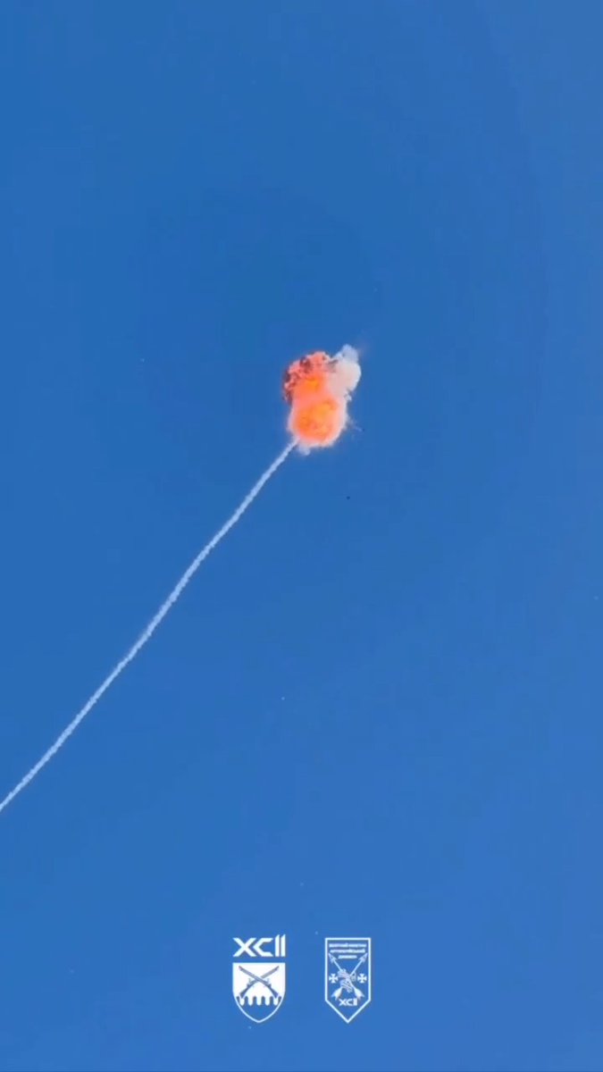 Gayet net bir imha... Ukrayna 92. Taarruz Tugayına bağlı füze ve topçu taburu askerleri Shahed Kamikaze İHA'yı vuruyor.