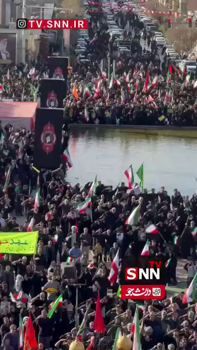 🔴Tahran’daki Devrim Meydanı’nda toplanan binlerce İranlı, yeni dini lider Mücteba Hamaney’e bağlılık gösterisinde bulundu.