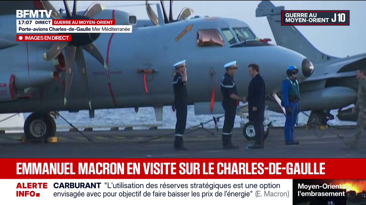 [ 🇫🇷 FRANCE ] 🔸 Emmanuel Macron est actuellement sur le pont du porte‑avions Charles de Gaulle.