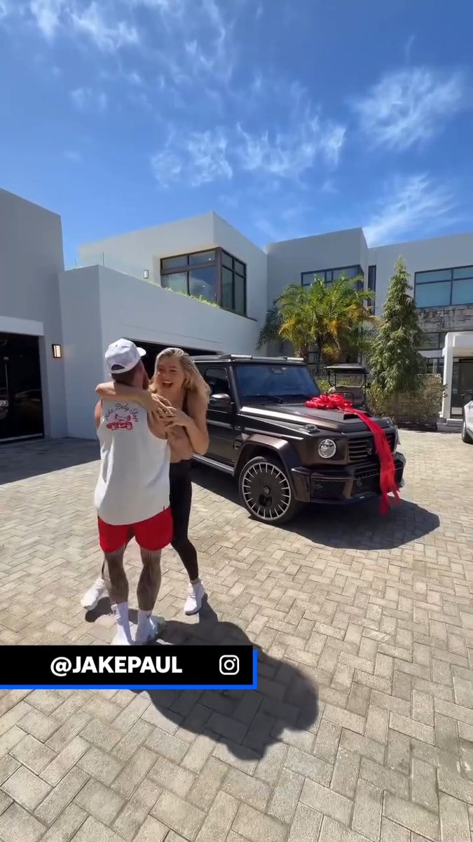 🥉 Oro, plata... y ya está Jake Paul para regalarle un pedazo de 𝐁𝐑𝐎𝐍𝐂𝐄 🔥 El regalazo de Jake Paul a Jutta Leerdam, en forma de un coche de más de medio millón de euros, tras el doblete de medallas de #MilanoCortina2026