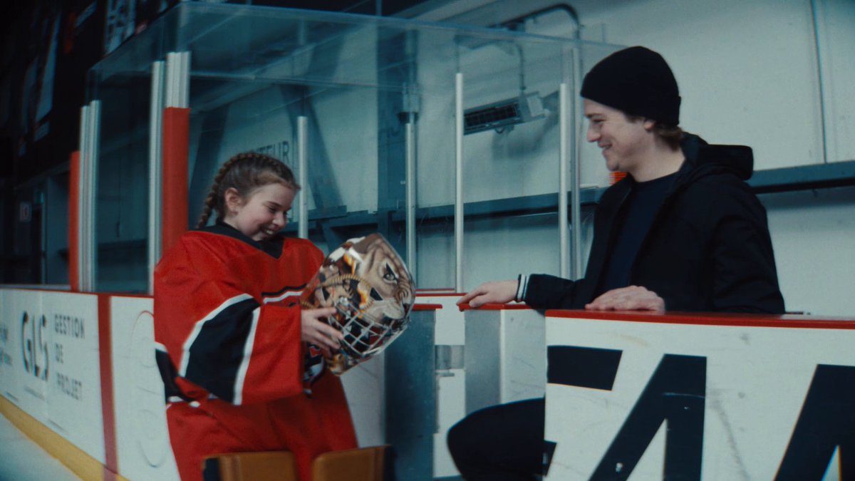 Pee-Wee goalies get the masks of their dreams, Made on iPad by NHL mask artists, just in-time for the biggest tournament of their lives. Plus: a surprise visit from NHL goalie Sam Montembeault! 🏒 #MadeoniPad #CCM | Apple | NHLPA