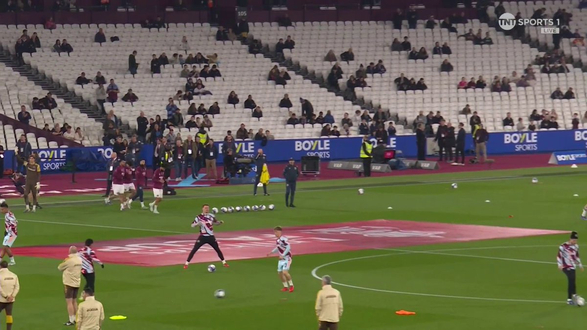 "I don't understand it. I was hoping they would go full strength" Joe Cole and Glenn Hoddle react to West Ham making seven changes for tonight’s match 👀 🎙 Becky Ives | 📺 TNT Sports & discovery+ UK