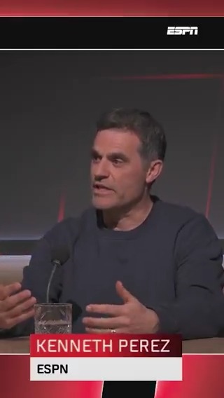 Is de pers te kritisch op Robin van Persie? Kenneth Perez en Martijn Krabbendam worden het niet eens👀😤
