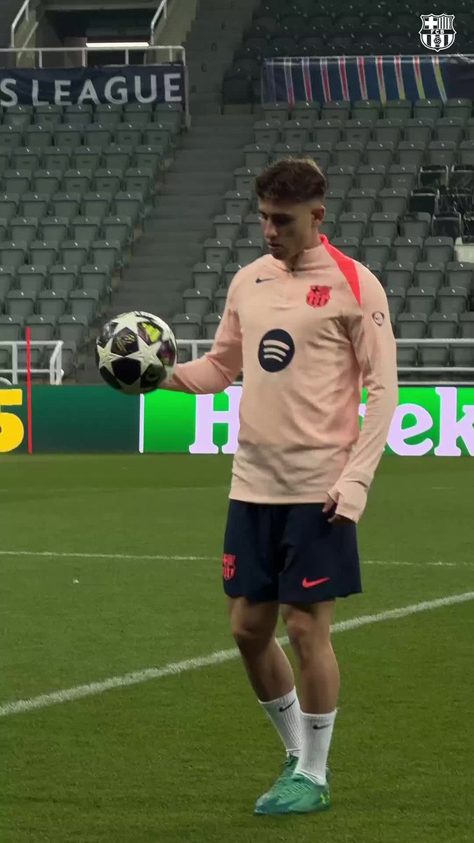 How many times does he touch the ball? 👀