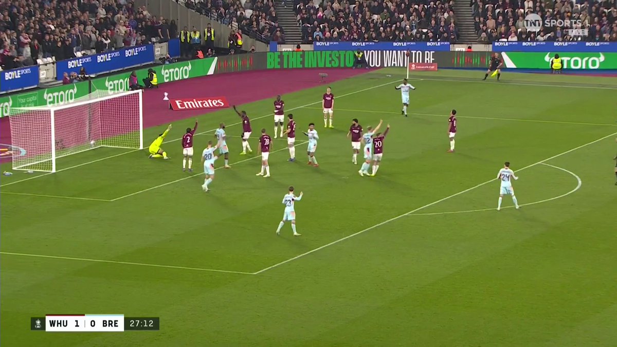 Igor Thiago scores his luckiest goal of the season to level it up! 😅 📺 TNT Sports & discovery+ UK