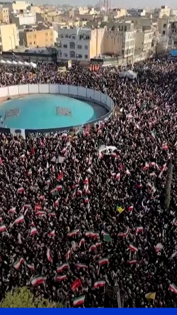 À Téhéran, des milliers d'Iraniens réunis pour soutenir le nouveau guide suprême