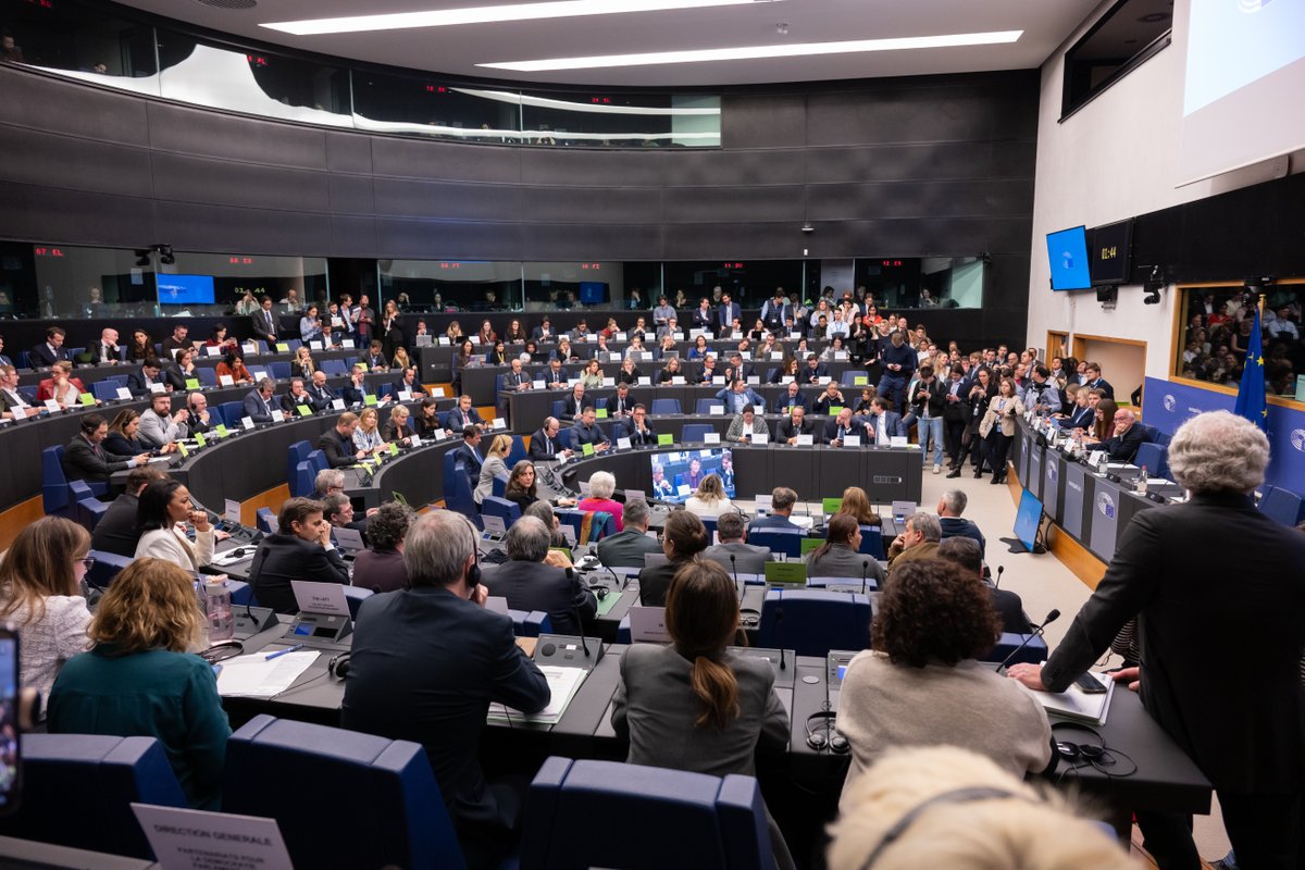 Vote historique ce soir : avec l’adoption du règlement retour, qui va transformer les règles européennes en matière d’expulsions, nous rendons enfin à nos États les moyens de maîtriser leur politique migratoire.