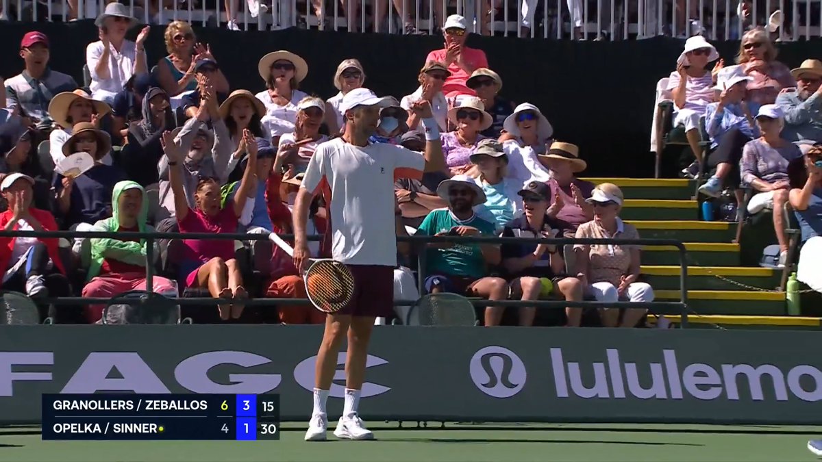 ¡EL PUNTO DEL DÍA ES ALBICELESTE! 🤯 🇮🇹 Jannik Sinner fue testigo de esta locura de 🇦🇷 Horacio Zeballos. 💥 📺 Mirá #IndianWells en el Plan Premium de Disney Plus.