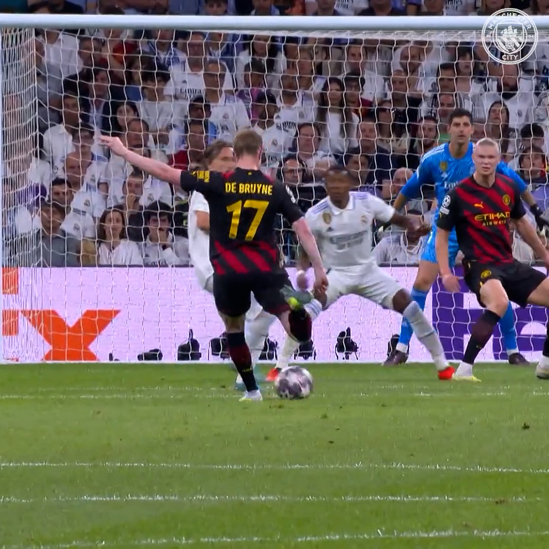 A special strike at the Bernabeu 👑✨ 🩵 Kevin De Bruyne