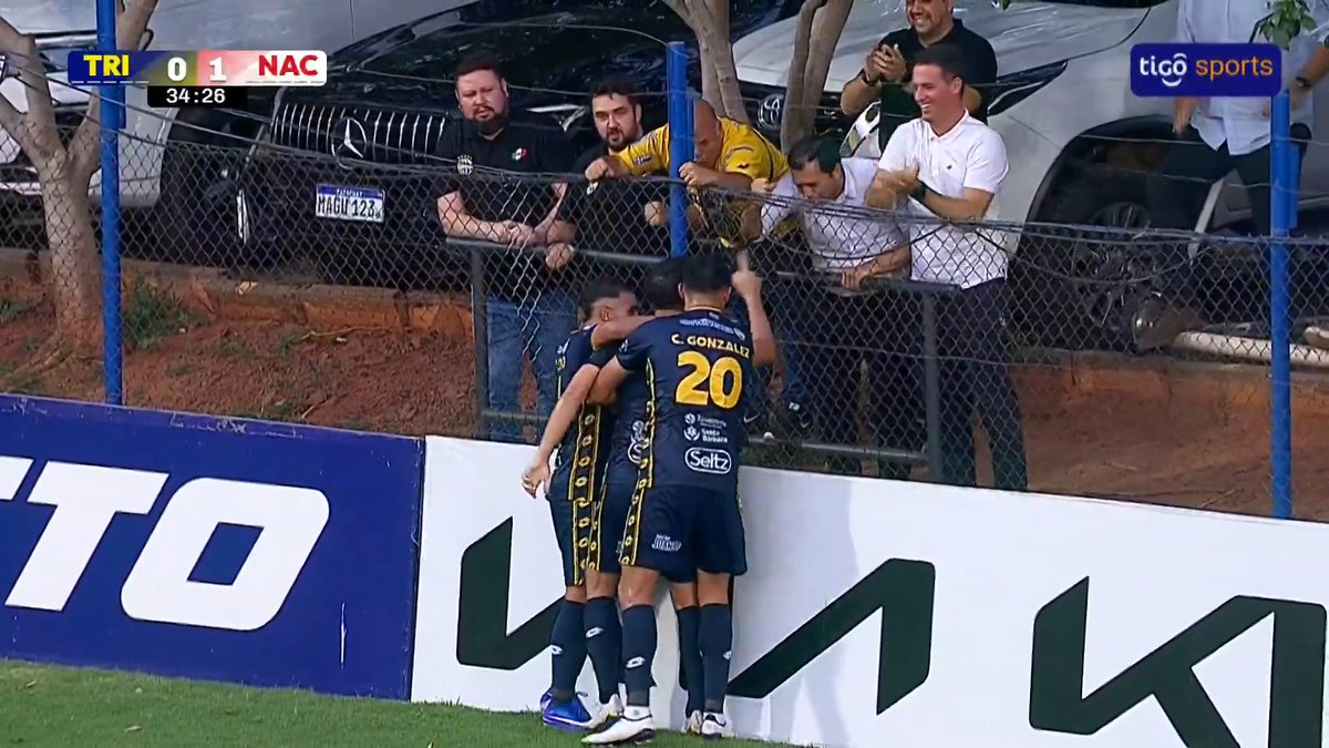 ¡RECONOZCAN AL GOLEADOR! Néstor Camacho 🇵🇾 (38) concretó su 15° ⚽ con la camiseta de #Trinidense en 45 partidos jugados. Además, este tanto lo deja a 16 tantos de alcanzar a Santiago Salcedo (160) como máximo goleador de la historia del fútbol 🇵🇾.