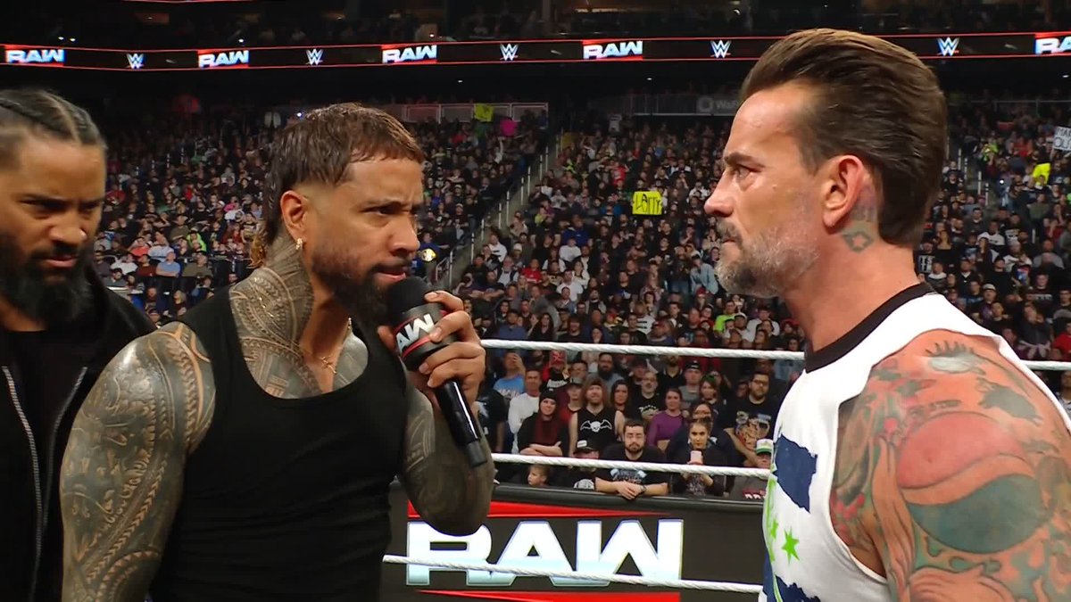 .player/coach respects everyone in the The Usos's family EXCEPT Roman Reigns! 😳