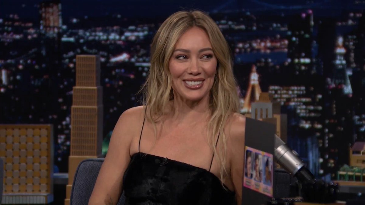 .Hilary Duff chooses her favorite love interest: Austin Ames, Dan Humphrey or Paolo Valisari 👀 #FallonTonight