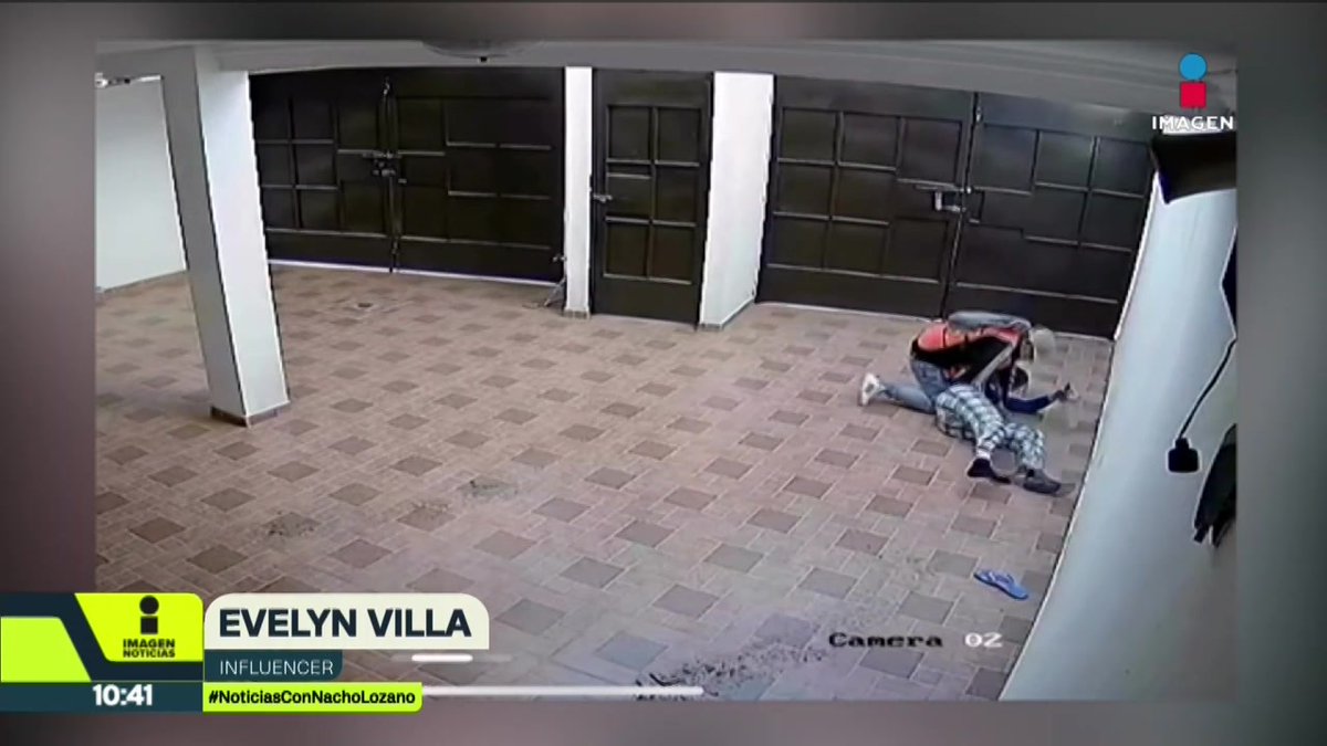 “Me amarraron, me golpearon y me tocaron mis partes íntimas”, así narró Evelyn Villa, influencer y nutricionista, que fue atacada a plena luz del día por al menos cuatro hombres en su casa en #Toluca, en el #Edomex. Todo quedó grabado en cámaras de seguridad: