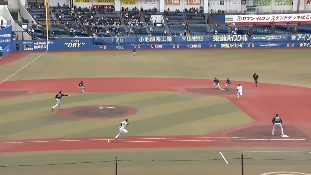 二塁ベース上で何が起きた！？👀 👇ライブ配信はこちら