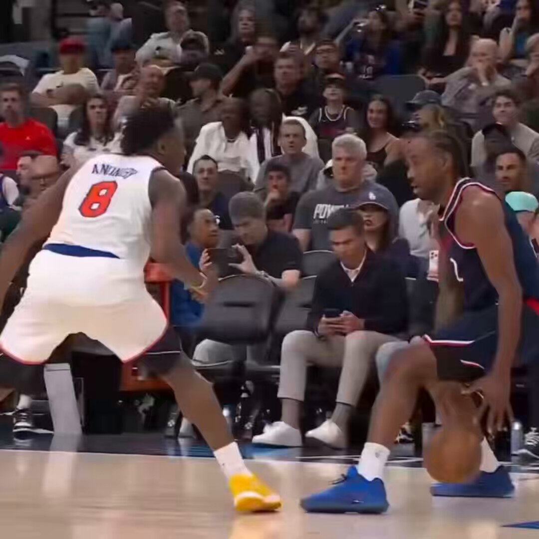 Kawhi Leonard 29 PTS, 7 REB, 8 AST, 2 STL, 10/19 FG, 2/5 3FG, 65.7% TS vs Knicks