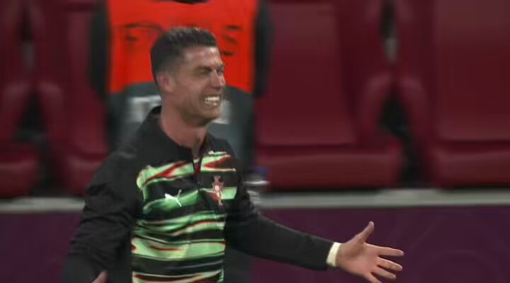 Galatasaray'ı düşüş olarak görüp gelmeyen futbolculardan sonra Galatasaray sayesinde Brezilya Milli Takımına yükselen Sara