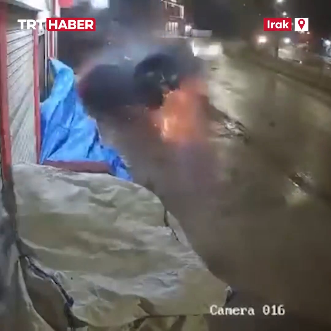 Irak’ta hızla gelen araç, direğe çarpıp takla attı.