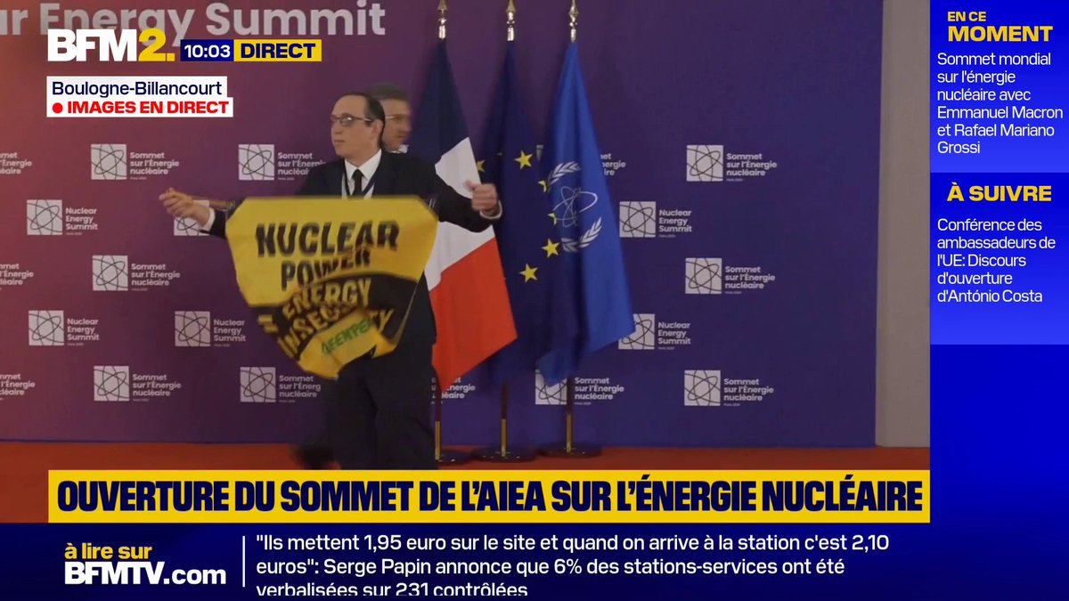 Un Jour. Un Sketch. 2 anti-nucléaires sont à quelques centimètres de Macron. La sécurité laisse à désirer.