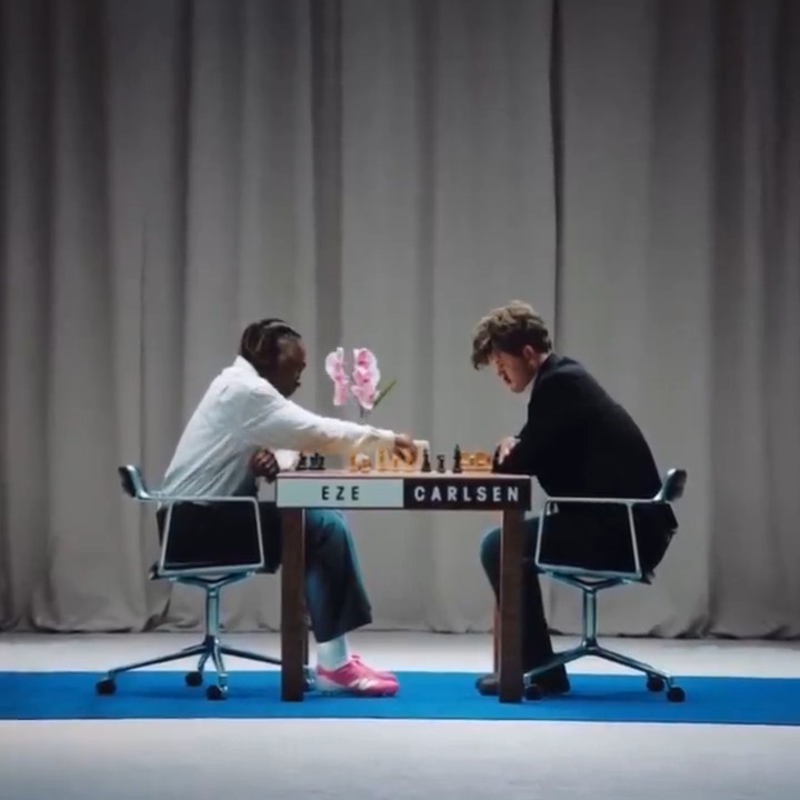 New Balance juntou Eze e Magnus Carlsen no novo anúncio.