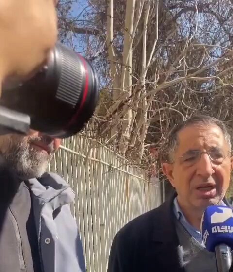 شو هلمستوى! طبيب ونائب عن ميليشيا حزب الله الإيراني يخرج من مخبئه للتضامن مع السوقي قليل الأدب المهرج "علي برو"! ناهيك ان التضامن معه معناه انه يؤيد كل ما يقوله ويتفوه به من قلة أدب وأخلاق و وطنية.