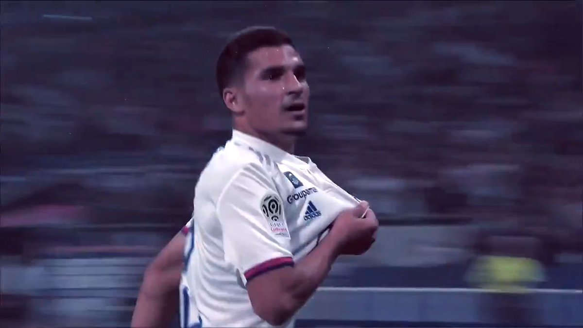 Le Houssem Aouar a son début de carrière, c’était vraiment quelqu’un. 😳 Promis à un avenir radieux, ça restera une énorme frustration la suite de sa carrière. 😮💨