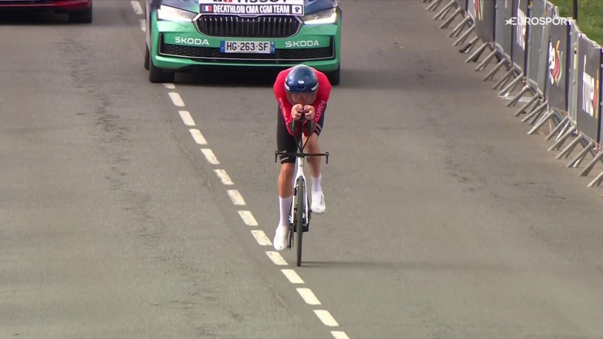 🚴🇫🇷 | Het is een ploegentijdrit, maar daar heeft Daan Hoole geen boodschap aan. Hij doet het kilometerslang helemaal alleen en is sneller dan Visma | Lease a Bike. 😂😂 #ParisNice Wielrennen 👀 HBO Max